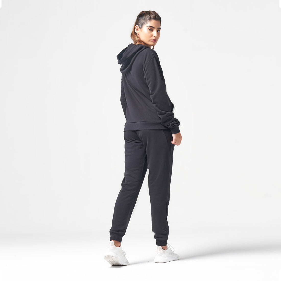 ESSENTIAL ZIP UP HOODIE - BLACK